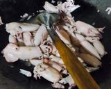 Foto langkah ke 4 dari resep Cumi Goreng Asam Manis.
