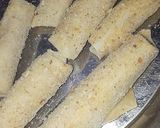 A picture of step 4 of Crispy Cheese Roll.