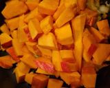 Foto del passaggio 2 della ricetta Vellutata di zucca Hokkaido con funghi misti