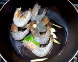 รูปขั้นตอนการทำที่ 2 ของ กุ้งอบเกลือ