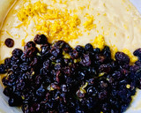 Foto del paso 4 de la receta: 🥧BUDÍN🥧 DE NARANJA🍊CON MANZANAS🍎🍎 Y PASAS DE UVA 🍇