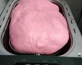 Gambar langkah 1 resipi Roti strawberry Madeeha.