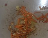Foto langkah ke 2 dari resep Mie Goreng Basah Sosis.