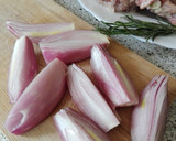 Foto del paso 3 de la receta: Chuletas de cordero marinadas en ajo y limón