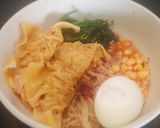 รูปขั้นตอนการทำที่ 3 ของ บะหมี่เกี๊ยวยักษ์หมูหมักข้าวหมากแดง Red Rice Wonton Noodle Soup