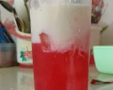 Foto langkah ke 2 dari resep Strawberry milk yakult 🍺🍓.