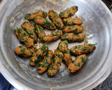 A picture of step 2 of Rasa valu Undhiyu.