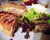 Foto del paso 5 de la receta: Bocata caliente de jamón de pavo y queso