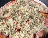 Foto langkah ke 4 dari resep Easy Tortilla Pizza.