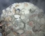 Foto del paso 6 de la receta: 🥒Cintas de calabacín con almejas a la marinera⚓