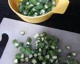 A picture of step 1 of Bhindi do Pyaza.