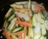 Foto del paso 1 de la receta: Ommelett de acelga relleno de verduras!