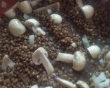 Foto del paso 1 de la receta: Guiso  de lentejas, remolacha, hierbas aromáticas y agua de mar