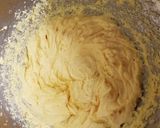 A picture of step 3 of Glacé cherry muffins.