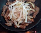 A picture of step 5 of Pan Fry Beef Steak and Onion.