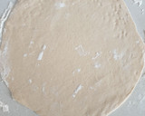Foto del paso 6 de la receta: Pizza de alcachofas, jamón y rúcula