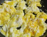 एग हाका नूडल्स (egg hakka noodle recipe in marathi) रेसिपी स्टेप 4 फोटो 