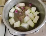 Foto langkah ke 4 dari resep Sayur bening bayam dan labu air.