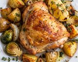 Foto del paso 3 de la receta: Pollo al horno jugoso con patatas, cebolla y limón