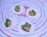 Foto langkah ke 3 dari resep Rose Wonton Soup With Pakcoy.