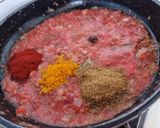 A picture of step 2 of Paneer bhurji.