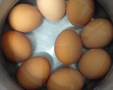Foto del paso 1 de la receta: Huevos rellenos en Nochevieja
