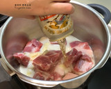 簡易版！無糖的甘甜啤酒燉芋頭排骨的食譜步驟3照片
