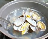 Hình bước làm 3 của món Canh rong biển ngao hoa đậu hũ 바지락미역국