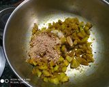 A picture of step 4 of Green tomato subji.