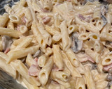 Foto del paso 4 de la receta: Pasta con nata, champiñones y bacon a la trufa