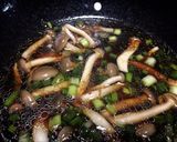รูปขั้นตอนการทำที่ 4 ของ ราเมงไก่ตุ๋นน้ำโชยุวอดก้าจากชาชูเมื่อวาน