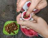 கோவா குல்கந்து மோதக்(khova gulkhand modak recipe in tamil) ரெசிபி ஸ்டேப் 4 புகைப்படம்