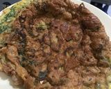 Foto langkah ke 4 dari resep Telur dadar daun kunyit.