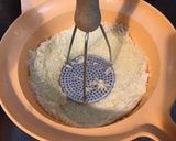 Une image de l'étape 3 de Galettes de panais à l'œuf, chèvre râpé et persil à la plancha.