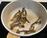 A picture of step 2 of Stir-Fried Broccolini with Velvet Antler Mushrooms (Vegan).