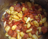 Foto del paso 3 de la receta: Ñoquis con tomates cherry y pimiento rojo