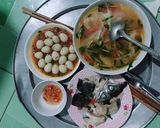 Hình bước làm 5 của món Trứng Cút Sốt Cà Chua + Canh Chua Đầu Cá Hồi