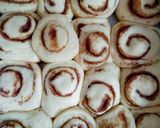 Foto langkah ke 7 dari resep Cinnamon roll with cream cheese frosting.