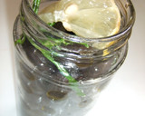 Foto del paso 4 de la receta: Aceitunas negras con hierbas de huerto