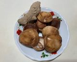 高麗菜乾枸杞香菇排骨湯（大同電鍋料理）的食譜步驟1照片
