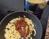 Foto del paso 2 de la receta: Pasta con tomate seco y requesón