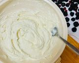 A picture of step 5 of Blackberry roll with cottage cheese cream.