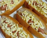 Gambar langkah 5 resipi Cheesy Sausage Bun by Rina.