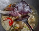Foto langkah ke 3 dari resep Kepala Ikan Kuah Santan Bumbu Iris.