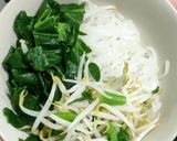 รูปขั้นตอนการทำที่ 2 ของ ก๋วยเตี๋ยวหมูต้มยำ