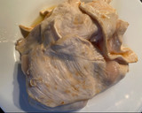 Foto del paso 1 de la receta: Filetes de pollo con patatas en salsa de zanahoria