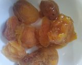 A picture of step 1 of Imlee aloo bukhara chutney.