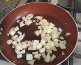 Foto del paso 3 de la receta: Tortilla de huevo con cebolla blanca