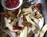 A picture of step 1 of Herbal Soup.