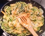 Une image de l'étape 3 de Spaghetti de courgette aux crevettes.
